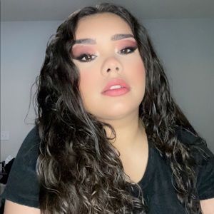 Meet your Posher, Adriana